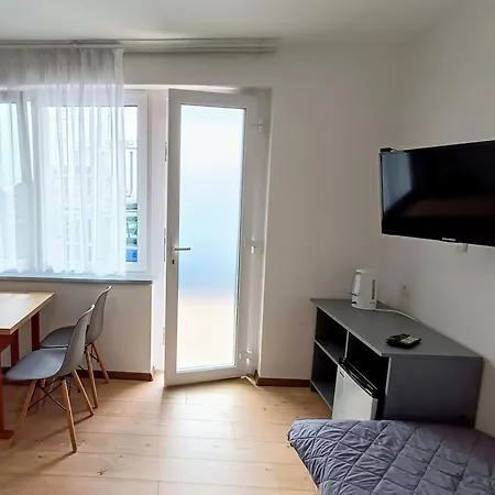 Goscinne Salomea ホームステイ *