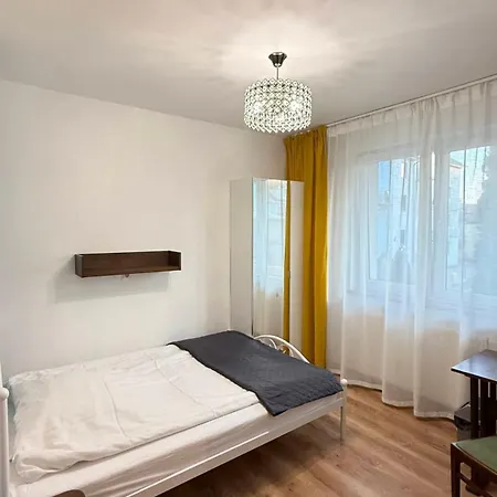 Goscinne Salomea ホームステイ カルビア